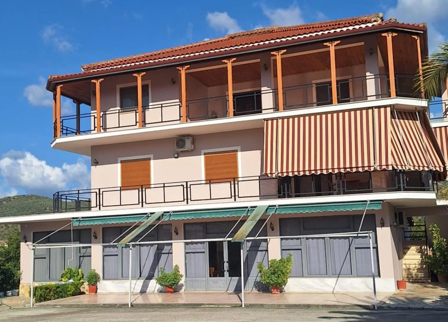 Guesthouse Selami ベラト ゲストハウス