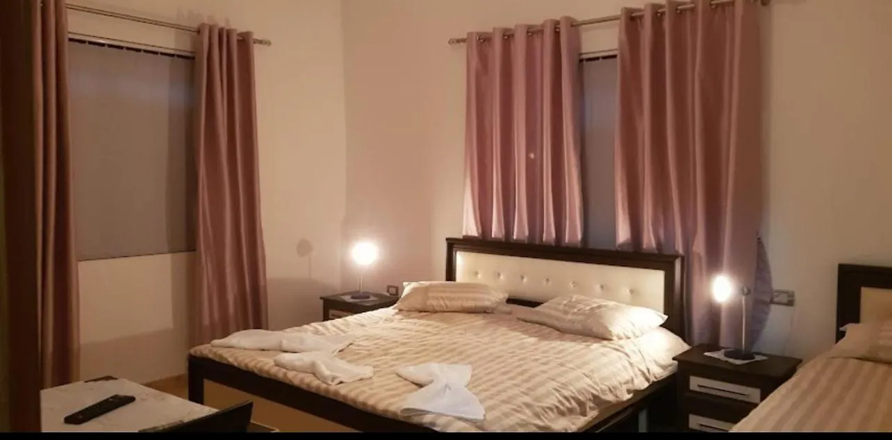Guesthouse Selami ベラト ゲストハウス